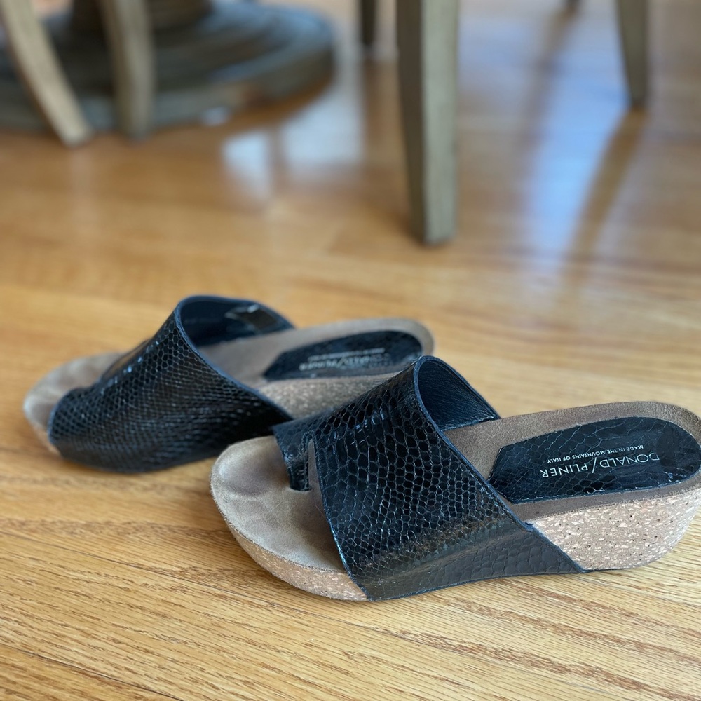 Donald Pliner Black Snakeskin wedges 9.5